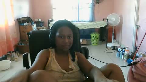 Snapshot of eirondra_valeen chatting on 10/27/25, 12:20 Eirondra Valeen online show from 10/27/25, 12:20