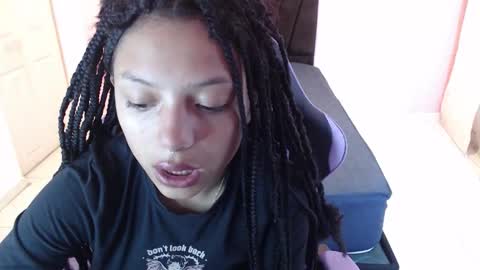 Snapshot of eiviiy1609 chatting on 12/05/25, 01:42 eiviiy1609 online show from 12/05/25, 01:42