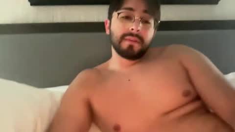 Snapshot of el_bonbon_rico chatting on 05/18/26, 03:02 el bonbon rico online show from 05/18/26, 03:02