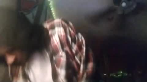 Snapshot of el_mucho210 chatting on 06/12/26, 11:31 el_mucho210 online show from 06/12/26, 11:31