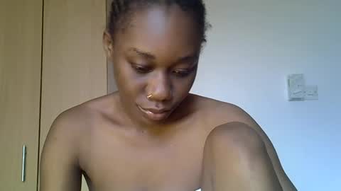 petite online show from 12/09/24, 01:45