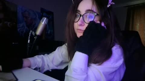 If you like it when I meow give me a thumbs up online show from 03/03/25, 03:42