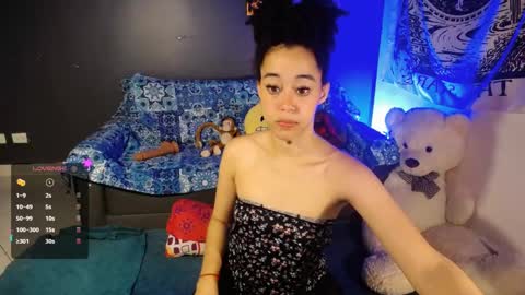 Ela  Help me reach 100 thumbs up online show from 02/19/25, 11:06
