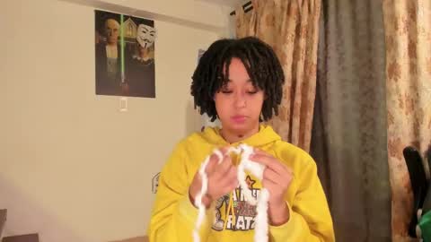 Ela  Help me reach 100 thumbs up online show from 03/05/25, 11:38