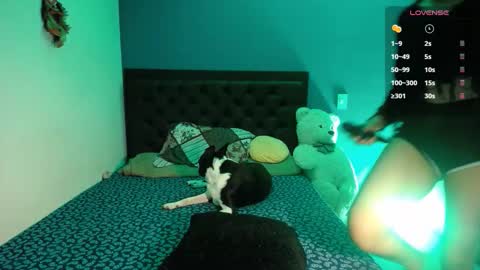 Ela  Help me reach 100 thumbs up online show from 09/26/25, 03:10