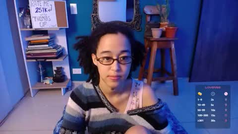 Ela  Help me reach 100 thumbs up online show from 10/31/25, 12:22