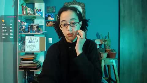 Ela  Help me reach 100 thumbs up online show from 11/07/25, 07:19