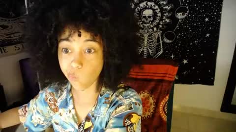 Ela  Help me reach 100 thumbs up online show from 06/15/26, 02:25