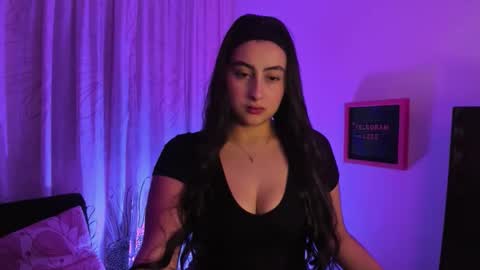 Elaia online show from 10/24/25, 03:58