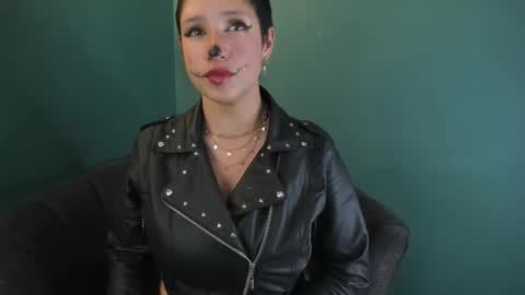elaine87_ online show from 10/18/25, 09:04