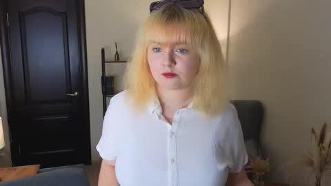 Anna online show from 09/14/25, 09:08