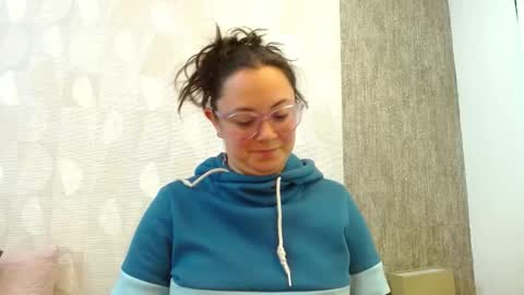 Snapshot of elamurray chatting on 11/06/25, 12:17 elamurray online show from 11/06/25, 12:17