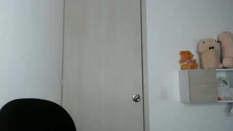 Snapshot of elandor__79876 chatting on 10/19/25, 11:33 elandor online show from 10/19/25, 11:33