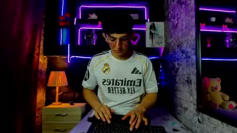 Elan Giralon online show from 08/07/26, 07:05