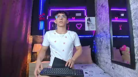 Elan Giralon online show from 08/09/26, 10:15