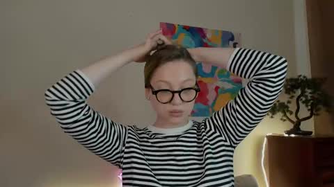 Snapshot of elani_lune chatting on 05/03/26, 12:11 Elani online show from 05/03/26, 12:11
