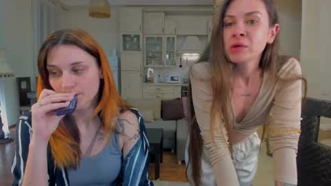 Snapshot of elani_lune chatting on 05/12/26, 08:28 Elani online show from 05/12/26, 08:28