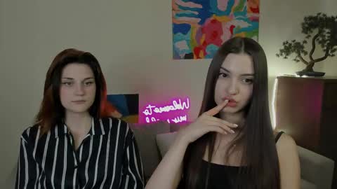 Snapshot of elani_lune chatting on 05/26/26, 10:55 Elani online show from 05/26/26, 10:55