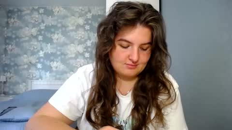 Elanis online show from 06/08/26, 01:33