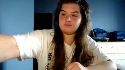 Elanis online show from 07/22/26, 09:12
