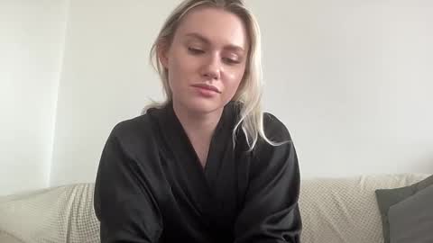 elaraluxxxe online show from 10/14/25, 10:05