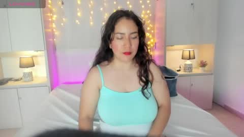 Snapshot of elarey_ chatting on 04/15/26, 12:01 elarey_ online show from 04/15/26, 12:01