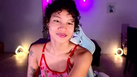 Snapshot of elaseles23 chatting on 09/17/25, 11:28 elaseles23 online show from 09/17/25, 11:28