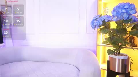 Snapshot of elasummeer chatting on 12/05/25, 11:52 Elasummeer online show from 12/05/25, 11:52