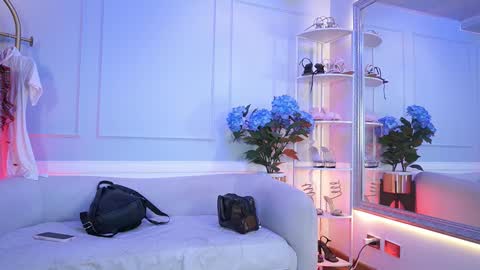 Snapshot of elasummeer chatting on 03/12/26, 12:00 Elasummeer online show from 03/12/26, 12:00