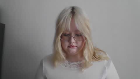 Snapshot of elayne_sweet chatting on 02/21/26, 09:43 elayne_sweet online show from 02/21/26, 09:43