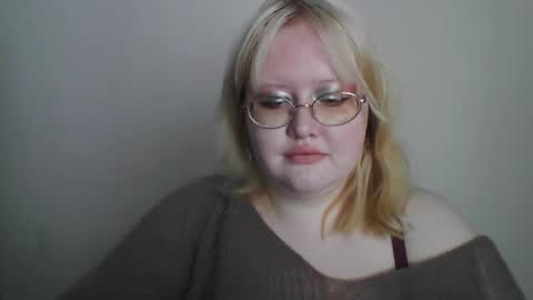 Snapshot of elayne_sweet chatting on 03/06/26, 08:11 elayne_sweet online show from 03/06/26, 08:11