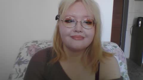 Snapshot of elayne_sweet chatting on 03/15/26, 08:09 elayne_sweet online show from 03/15/26, 08:09