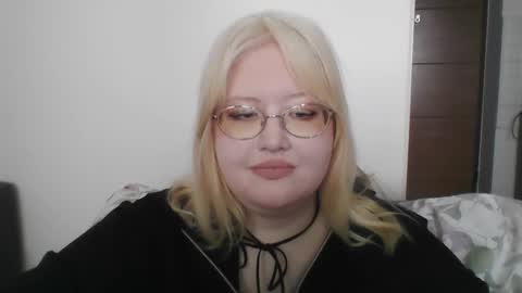 Snapshot of elayne_sweet chatting on 03/20/26, 08:08 elayne_sweet online show from 03/20/26, 08:08