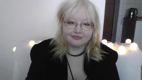 Snapshot of elayne_sweet chatting on 03/21/26, 08:19 elayne_sweet online show from 03/21/26, 08:19