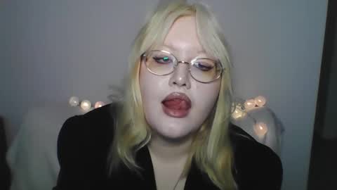 Snapshot of elayne_sweet chatting on 03/27/26, 08:09 elayne_sweet online show from 03/27/26, 08:09