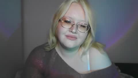 Snapshot of elayne_sweet chatting on 03/31/26, 08:04 elayne_sweet online show from 03/31/26, 08:04