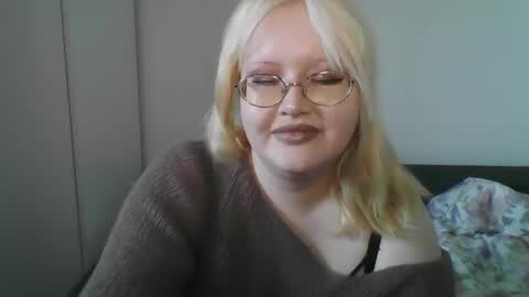Snapshot of elayne_sweet chatting on 04/15/26, 08:10 elayne_sweet online show from 04/15/26, 08:10