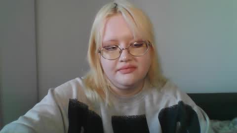 Snapshot of elayne_sweet chatting on 04/16/26, 08:04 elayne_sweet online show from 04/16/26, 08:04