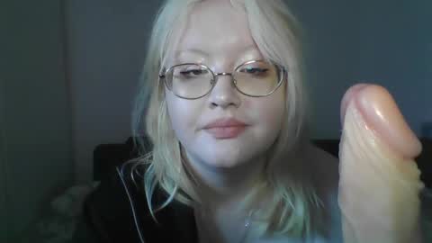 Snapshot of elayne_sweet chatting on 04/22/26, 06:05 elayne_sweet online show from 04/22/26, 06:05