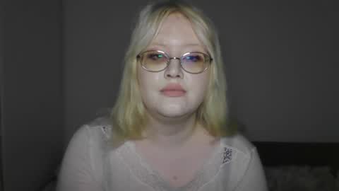Snapshot of elayne_sweet chatting on 05/17/26, 06:00 elayne_sweet online show from 05/17/26, 06:00