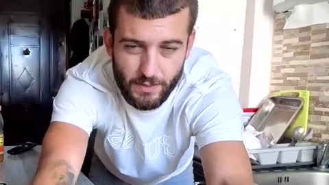 elchapoguzman95 online show from 09/17/25, 08:27