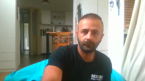 Snapshot of elcondorxo509107 chatting on 10/29/25, 02:58 daniel18cmx online show from 10/29/25, 02:58