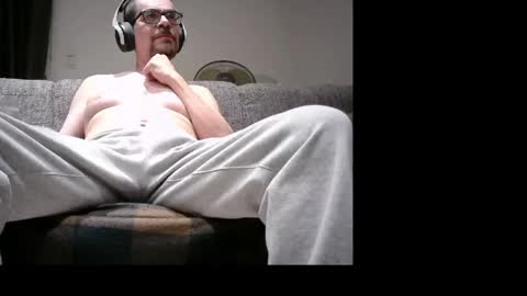 Snapshot of eldonan chatting on 04/11/26, 06:18 Nando online show from 04/11/26, 06:18
