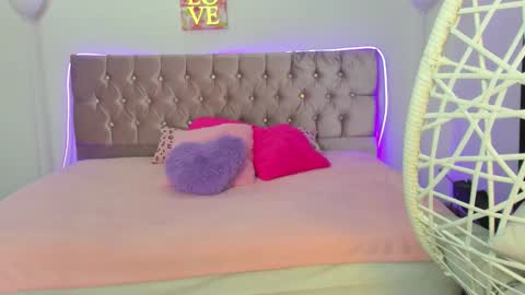 Snapshot of electra__moon chatting on 02/15/26, 04:53 electra__moon online show from 02/15/26, 04:53