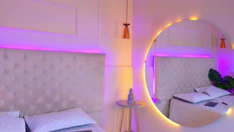 Snapshot of electrascot chatting on 10/31/25, 02:40 ELECTRA online show from 10/31/25, 02:40