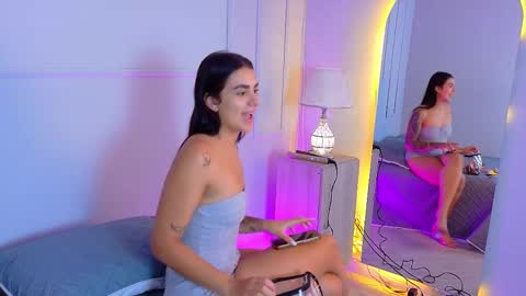 Snapshot of electrascot chatting on 11/16/25, 01:39 ELECTRA online show from 11/16/25, 01:39