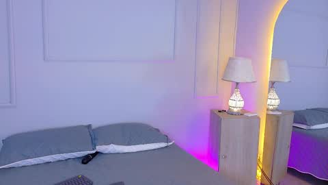 Snapshot of electrascot chatting on 11/21/25, 08:07 ELECTRA online show from 11/21/25, 08:07