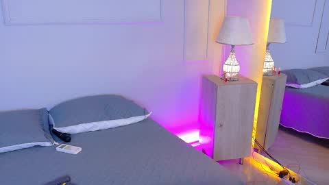 Snapshot of electrascot chatting on 11/22/25, 07:57 ELECTRA online show from 11/22/25, 07:57