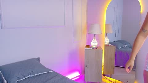 Snapshot of electrascot chatting on 12/03/25, 08:40 ELECTRA online show from 12/03/25, 08:40