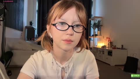 Snapshot of electric_woman chatting on 10/28/25, 10:52 Aleksa online show from 10/28/25, 10:52